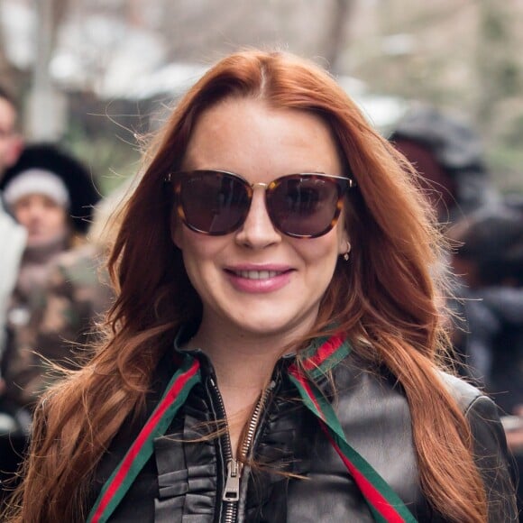 Lindsay Lohan habillée en Gucci de la tête aux pieds à la sortie de l'émission 'The View' à New York, le 13 février 2017.