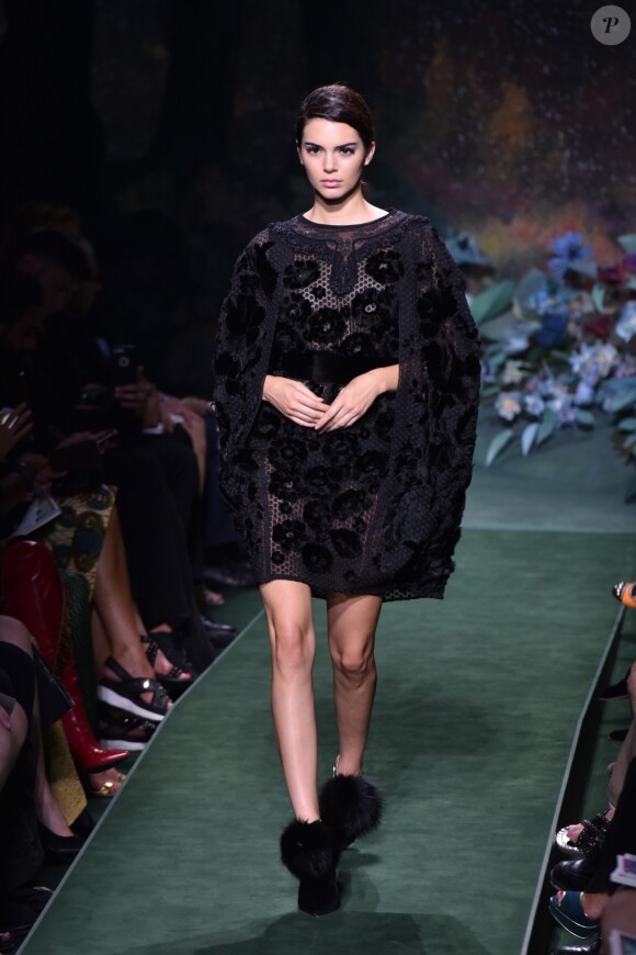 Kendall Jenner - Défilé Fendi, collection Haute Fourrure automne-hiver 2017-2018 au Théâtre des Champs-Élysées. Paris, le 5 juillet 2017.