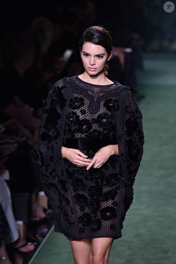 Kendall Jenner - Défilé Fendi, collection Haute Fourrure automne-hiver 2017-2018 au Théâtre des Champs-Élysées. Paris, le 5 juillet 2017.