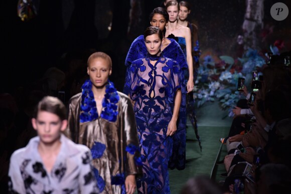Défilé Fendi, collection Haute Fourrure automne-hiver 2017-2018 au Théâtre des Champs-Élysées. Paris, le 5 juillet 2017.