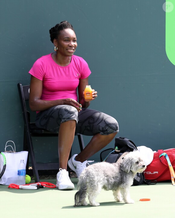 Venus Williams et son chien Harold au National Puppy Day à Key Biscane le 23 mars 2017