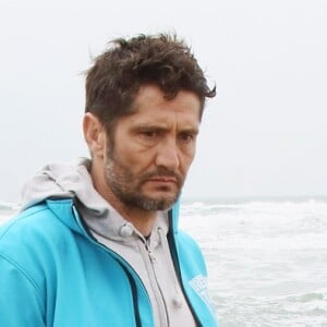 Exclusif - Bixente Lizarazu lors d'une opération de nettoyage des plages d'Anglet avec des écoliers en ouverture des journées nationales du nettoyage le 17 mars 2017. Cette opération est à l'initiative de Surfrider Foundation Europe dont Bixente Lizarazu est un des parrains. © Patrick Bernard / Christophe de Prada / Bestimage