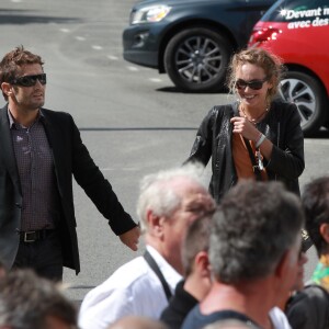 Bixente Lizarazu et Claire Keim - Mariage religieux de Pascal Obispo et Julie Hantson en l'église Notre-Dame-des-Flots au Cap-Ferret le 19 septembre 2015