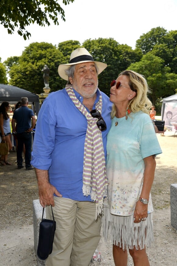 Jean-Pierre Castaldi et Fiona Gélin - Pétanque des stars dans les jardins du Pavillon Gabriel à Paris le 22 juin 2017. © Coadic Guirec / Bestimage