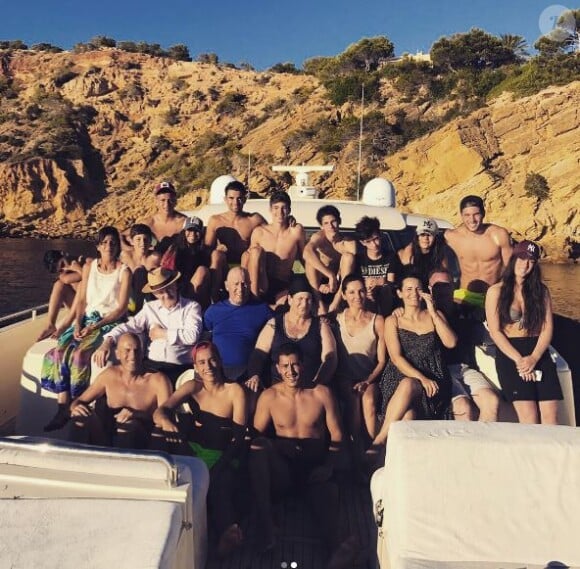 Luca Zidane partage une grande photo de famille sur Instagram, lors de vacances à Ibiza. Juillet 2017.