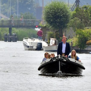 Le roi Willem-Alexander des Pays-Bas, la reine Maxima et leurs filles la princesse Catharina-Amalia, la princesse Alexia et la princesse Ariane ont posé le 7 juillet 2017 sur les bords du lac Kagerplassen à Warmond pour les photographes de presse, rendez-vous incontournable avant les vacances.