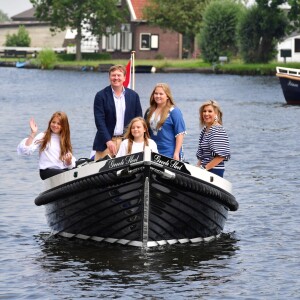 Le roi Willem-Alexander des Pays-Bas, la reine Maxima et leurs filles la princesse Catharina-Amalia, la princesse Alexia et la princesse Ariane ont posé le 7 juillet 2017 sur les bords du lac Kagerplassen à Warmond pour les photographes de presse, rendez-vous incontournable avant les vacances.