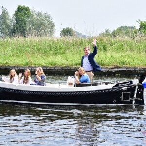 Le roi Willem-Alexander des Pays-Bas, la reine Maxima et leurs filles la princesse Catharina-Amalia, la princesse Alexia et la princesse Ariane ont posé le 7 juillet 2017 sur les bords du lac Kagerplassen à Warmond pour les photographes de presse, rendez-vous incontournable avant les vacances.