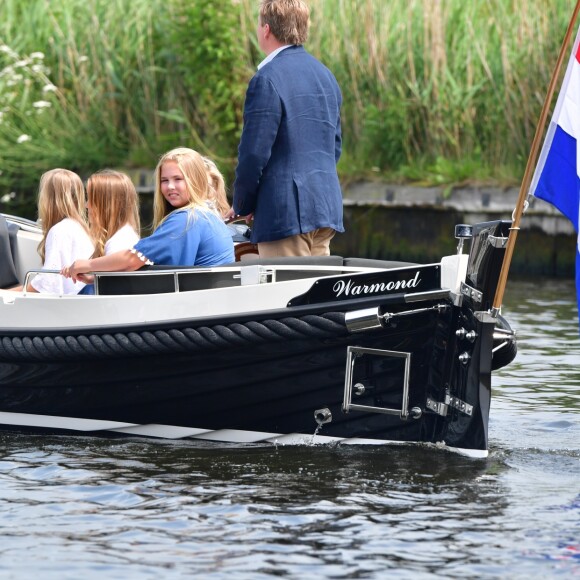 Le roi Willem-Alexander des Pays-Bas, la reine Maxima et leurs filles la princesse Catharina-Amalia, la princesse Alexia et la princesse Ariane ont posé le 7 juillet 2017 sur les bords du lac Kagerplassen à Warmond pour les photographes de presse, rendez-vous incontournable avant les vacances.