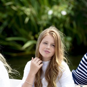 Le roi Willem-Alexander des Pays-Bas, la reine Maxima et leurs filles la princesse Catharina-Amalia, la princesse Alexia et la princesse Ariane ont posé le 7 juillet 2017 sur les bords du lac Kagerplassen à Warmond pour les photographes de presse, rendez-vous incontournable avant les vacances.