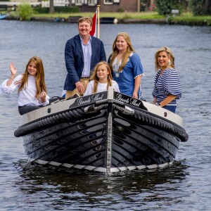 Le roi Willem-Alexander des Pays-Bas, la reine Maxima et leurs filles la princesse Catharina-Amalia, la princesse Alexia et la princesse Ariane ont posé le 7 juillet 2017 sur les bords du lac Kagerplassen à Warmond pour les photographes de presse, rendez-vous incontournable avant les vacances.