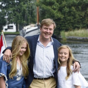 La princesse Amalia, le roi Willem-Alexander, la princesse Ariane - Rendez-vous avec la famille royale des Pays-Bas à Warmond le 7 juillet 2017.  The royal family makes a cruise on the Kagerplassen and pose on the quay during the annual summer photography session.07/07/2017 - Warmond