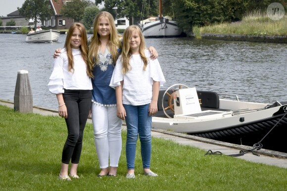 la princesse Alexia, La princesse Amalia, la princesse Ariane - Rendez-vous avec la famille royale des Pays-Bas à Warmond le 7 juillet 2017.  The royal family makes a cruise on the Kagerplassen and pose on the quay during the annual summer photography session.07/07/2017 - Warmond