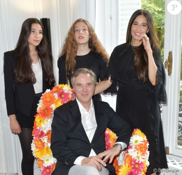Semi-exclusif - Olivier Lapidus avec sa femme Yara et ses filles Milla et Koukla à la conférence de presse pour le lancement de sa E-Couture Collection à Paris, le 1er juillet 2017. © Giancarlo Gorassini/Bestimage