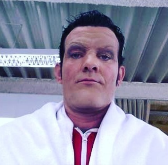 Stefán Karl Stefánsson en séance maquillage pour devenir Robbie Rotten, protagoniste de la série Bienvenue à Lazy Town. L'acteur islandais est atteint d'un cancer en phase terminale. © Instagram Stefán Karl Stefánsson