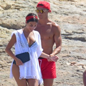 Cristiano Ronaldo en vacances avec sa compagne Georgina Rodriguez et Cristiano Ronaldo Jr se baladent à Formentera le 11 juillet 2017.