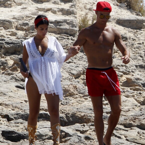 Cristiano Ronaldo en vacances avec sa compagne Georgina Rodriguez et Cristiano Ronaldo Jr se baladent à Formentera le 11 juillet 2017.