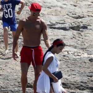 Cristiano Ronaldo en vacances avec sa compagne Georgina Rodriguez et Cristiano Ronaldo Jr se baladent à Formentera le 11 juillet 2017.