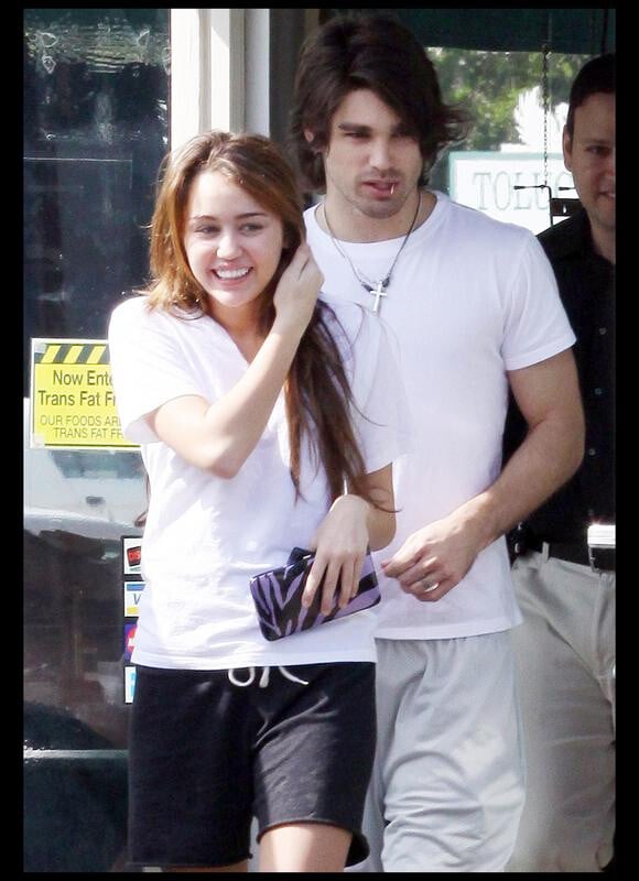 Miley Cyrus avec son ex-petit ami Justin Gaston en 2009.