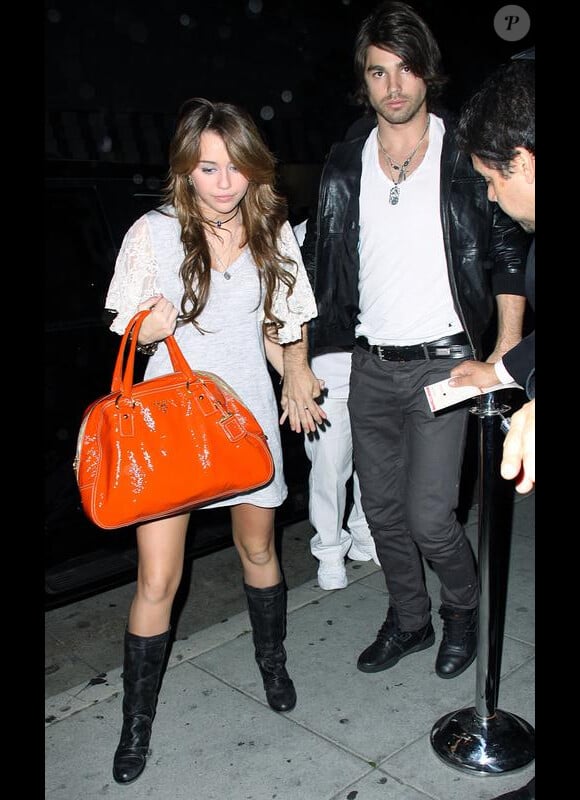 Miley Cyrus et son ex-petit ami Justin Gaston allant au restaurant Mr Chow à Los Angeles le 12 mars 2009
