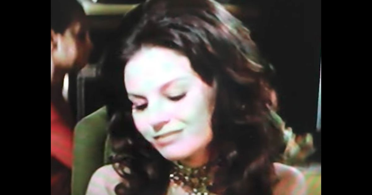 Lana Wood dans le film Diamonds Are Forever - Vidéo publiée sur Youtube ...