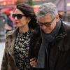 George Clooney et sa femme Amal Alamuddin (enceinte) quittent leur hôtel à Paris pour se rendre à la gare du Nord. Le 26 février 2017.