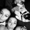 Alysson Paradis pose avec ses neveux Lily Rose et Jack, ainsi que son chien Jiji et son chéri Guillaume Gouix