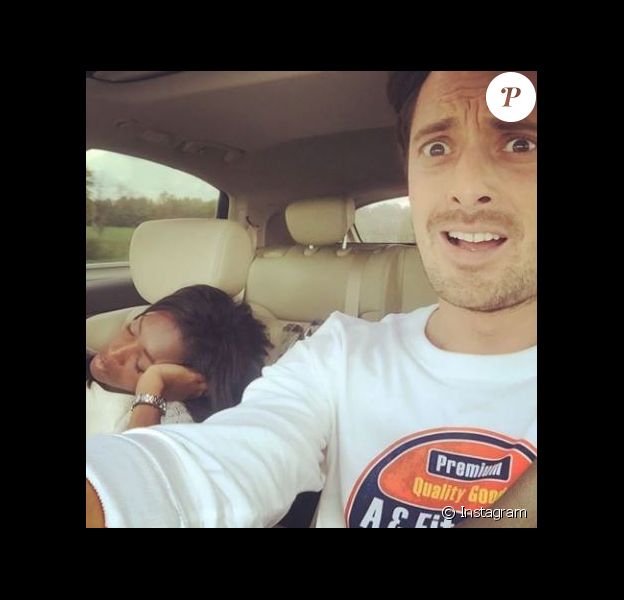 Vincent Cerutti dévoile sur Instagram une photo amusante d'Hapsatou Sy en train de dormir en voiture, juillet 2017.