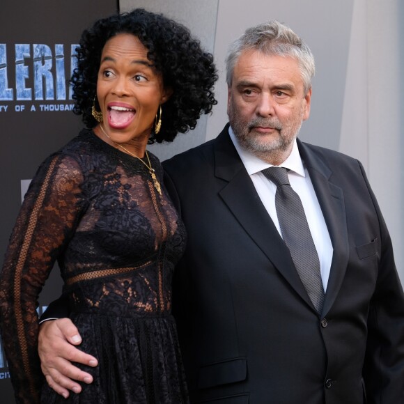 Luc Besson avec sa femme Virginie Besson-Silla à la première du film "Valérian et la Cité des milles planètes" au TCL Chinese Theater à Hollywood, le 17 juillet 2017 © Chris Delmas/Bestimage