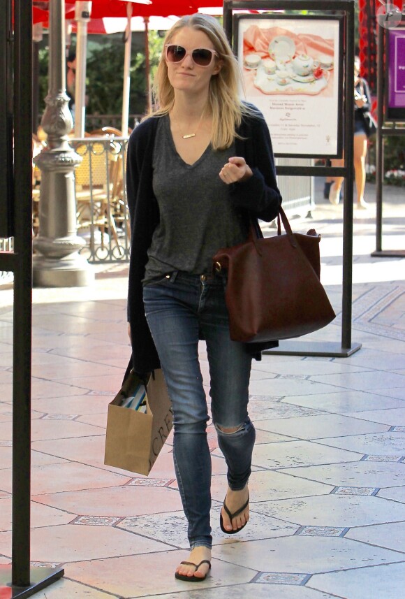 Exclusif - Ashley Hinshaw fait du shopping à The Grove à Los Angeles, le 4 novembre 2016