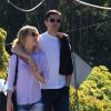 L'acteur Topher Grace se promene avec sa compagne dans les rues de Santa Barbara. Le 25 janvier 2014