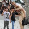 Céline Dion s'est rendue chez l'opticien Meyrowitz avec ses jumeaux Eddy et Nelson pour s'acheter une paire de lunettes de soleil avant de rentrer à l'hôtel Royal Monceau, à Paris le 17 juillet 2017.