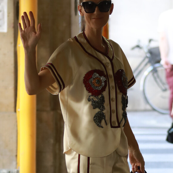 Céline Dion s'est rendue chez l'opticien Meyrowitz avec ses jumeaux Eddy et Nelson pour s'acheter une paire de lunettes de soleil avant de rentrer à l'hôtel Royal Monceau, à Paris le 17 juillet 2017.