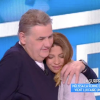 Mélissa, la compagne de Pierre Ménès, lui fait une belle surprise dans l'émission "Touche pas à mon poste" sur C8. Le 5 avril 2017.