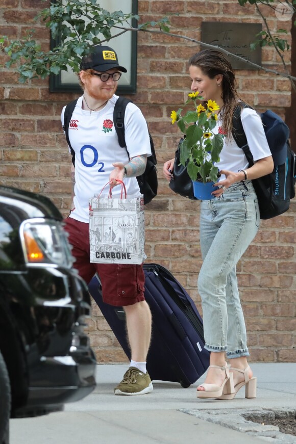 Exclusif - Ed Sheeran et sa compagne Cherry Seaborn quittent leur hôtel de New York City, New York, Etats-Unis, le 4 juillet 2017.
