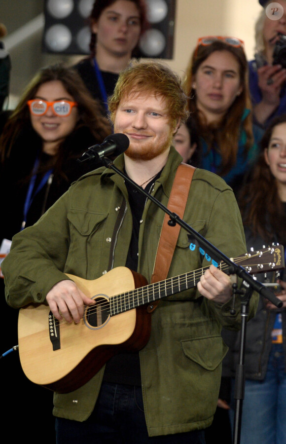 Ed Sheeran en concert sur le plateau de l'émission "Today Show" à New York le 8 mars 2017.