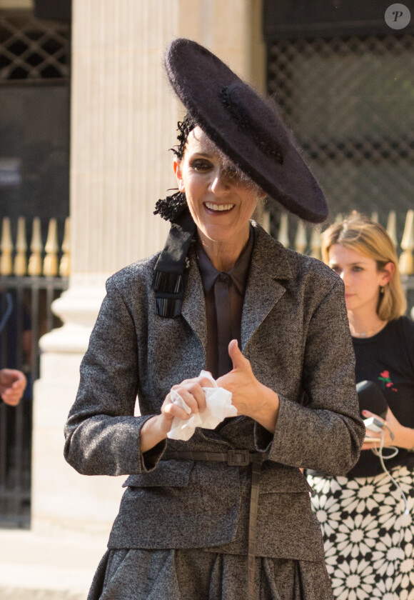 Semi-exclusif - Céline Dion lors d'un shooting pour Vogue dans les jardins du Palais-Royal à Paris le 6 juillet 2017.