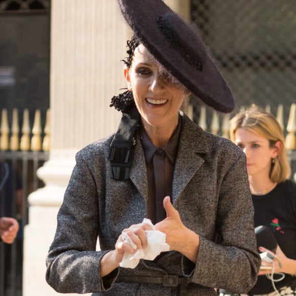 Semi-exclusif - Céline Dion lors d'un shooting pour Vogue dans les jardins du Palais-Royal à Paris le 6 juillet 2017.