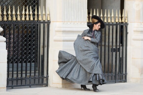 Semi-exclusif - Céline Dion lors d'un shooting pour Vogue dans les jardins du Palais-Royal à Paris le 6 juillet 2017.