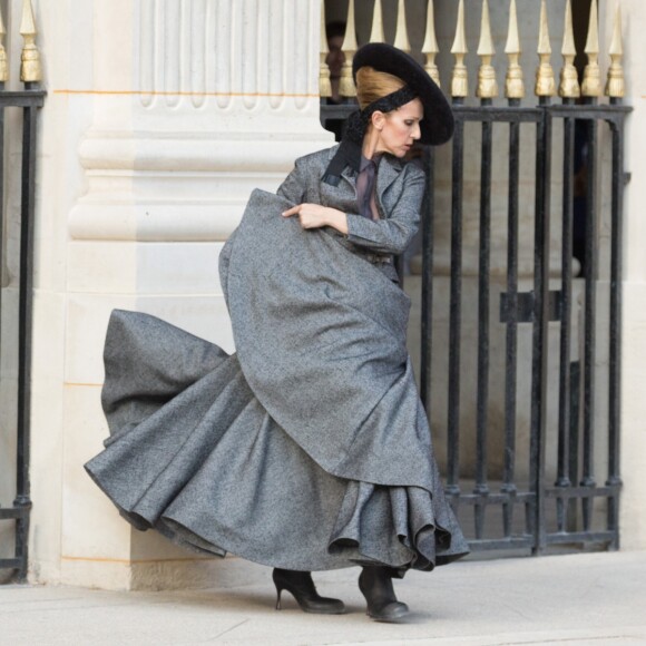 Semi-exclusif - Céline Dion lors d'un shooting pour Vogue dans les jardins du Palais-Royal à Paris le 6 juillet 2017.