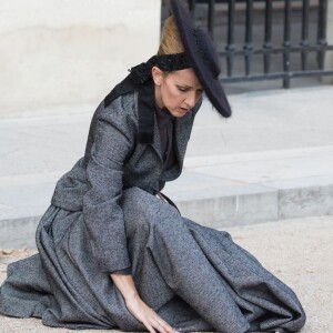 Semi-exclusif - Céline Dion lors d'un shooting pour Vogue dans les jardins du Palais-Royal à Paris le 6 juillet 2017.