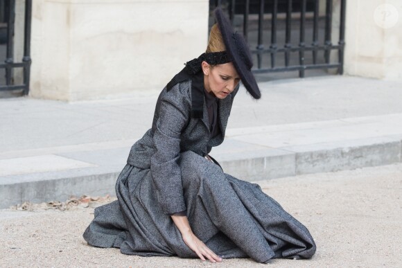 Semi-exclusif - Céline Dion lors d'un shooting pour Vogue dans les jardins du Palais-Royal à Paris le 6 juillet 2017.
