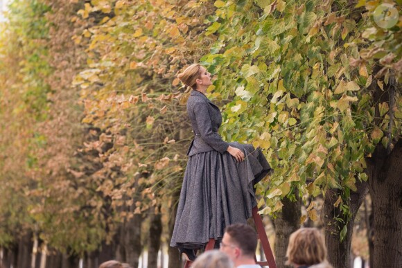 Semi-exclusif - Céline Dion lors d'un shooting pour Vogue dans les jardins du Palais-Royal à Paris le 6 juillet 2017.