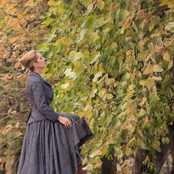 Semi-exclusif - Céline Dion lors d'un shooting pour Vogue dans les jardins du Palais-Royal à Paris le 6 juillet 2017.