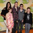 Chester Bennington, ses enfants et sa femme Talinda aux Nickelodeon's 2009 Kids' Choice Awards.