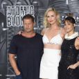 Til Schweiger, Charlize Theron (habillée en Dior), Sofia Boutella - Avant-première du film "Atomic Blonde" au théâtre am Potsdamer Platz à Berlin, le 17 juillet 2017.