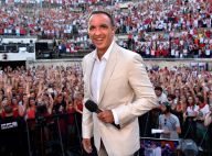 Nikos Aliagas : Chemise ouverte et barbe grise, son nouveau look est très sexy