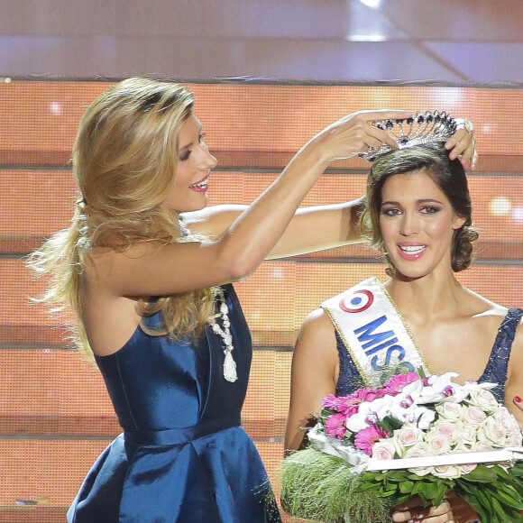 Iris Mittenaere, Miss Nord-Pas-de-Calais élue Miss France 2016 lors du concours organisé à Lille, le 19 décembre 2015.