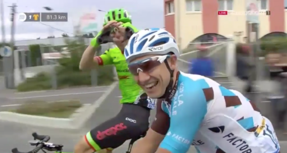 Cyril Gautier, coureur de l'équipe AG2R La Mondiale, a profité de la dernière étape du Tour de France 2017 pour demander sa compagne Caroline en mariage devant les caméras de France Télévisions.