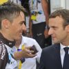 Romain Bardet salué par le président de la République Emmanuel Macron lors de l'arrivée de la 17ème étape du 104e Tour de France à Salle-des-Alpes (Serre-Chevalier), le 19 juillet 2017. © Jeep.Vidon/Pool/Bestimage/Bestimage